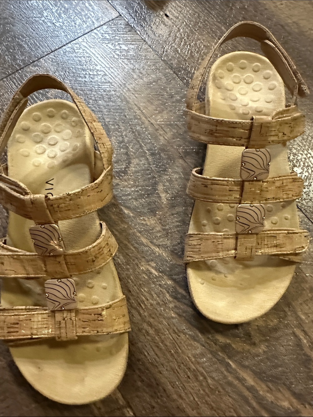 Vionic Women’s Beige Cork-Effect Triple Strap Sandals- Size 8.5 US - Picture 4 of 12